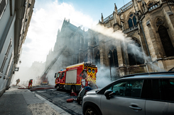 Notre-Dame in Flammen Szenenbild 1