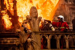 Notre-Dame in Flammen Szenenbild 6